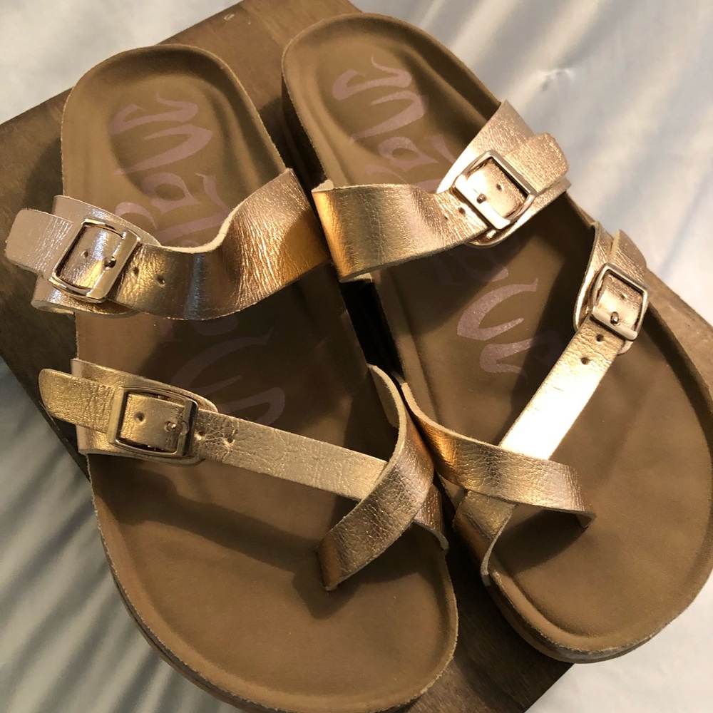 Rose Gold Sandals (Size 7W)